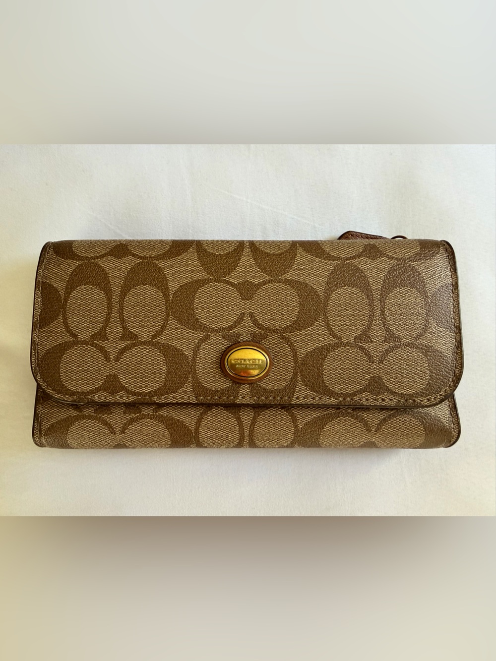 Coach Tan Signature Canvas Clutch Wallet with Gold Accent 😍